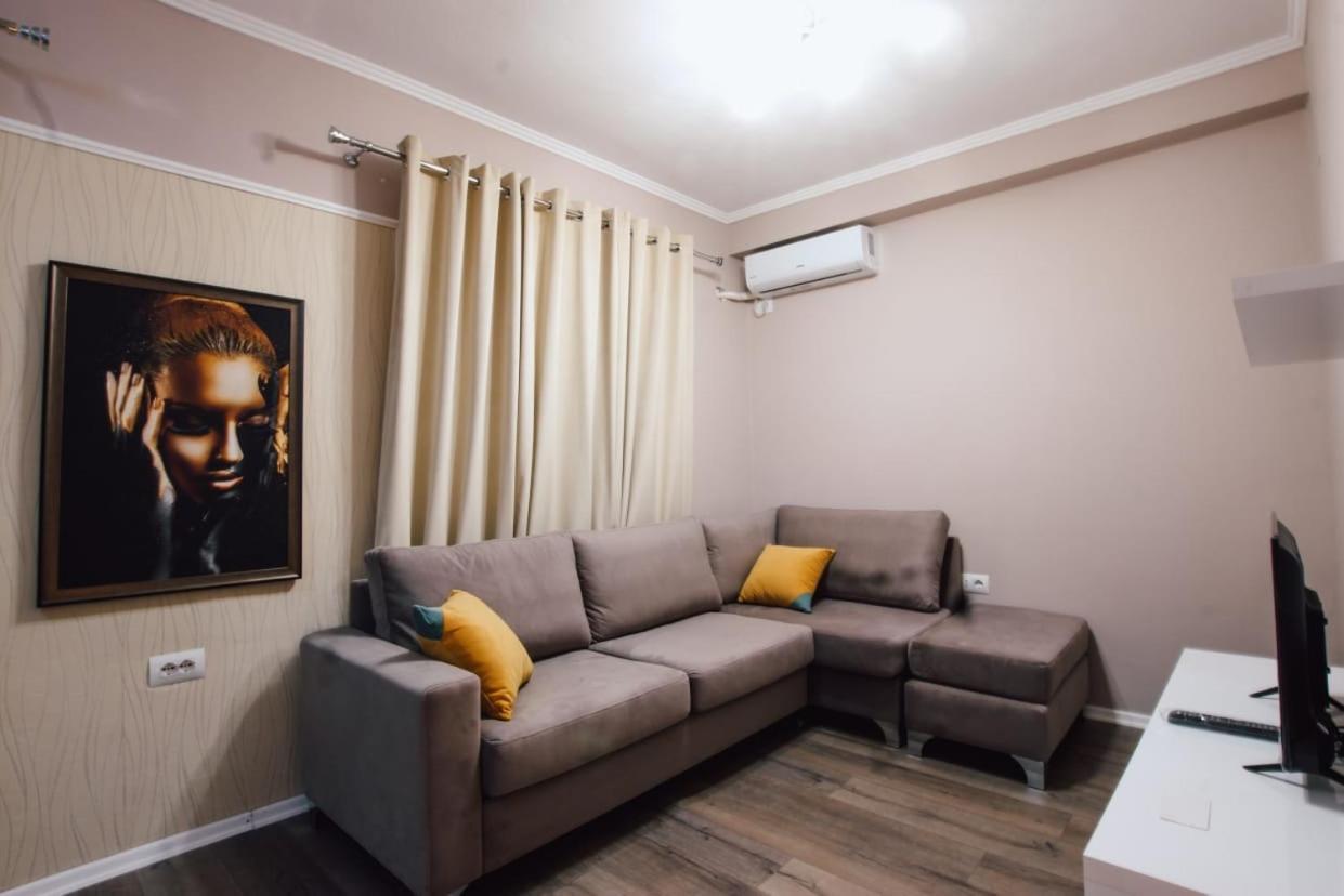 Novs Apartment 1 Gjirokastër Exteriör bild